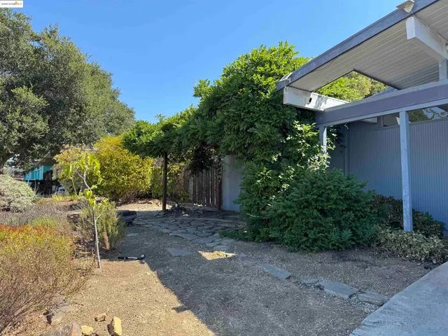 $1,250,000 | 5667 Greenridge Road, Castro Valley, CA 94552