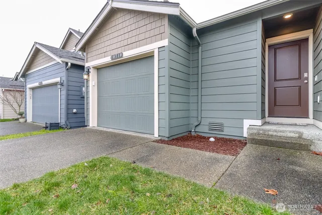 $2,650 | 10710 185th Street East, Puyallup, WA 98374