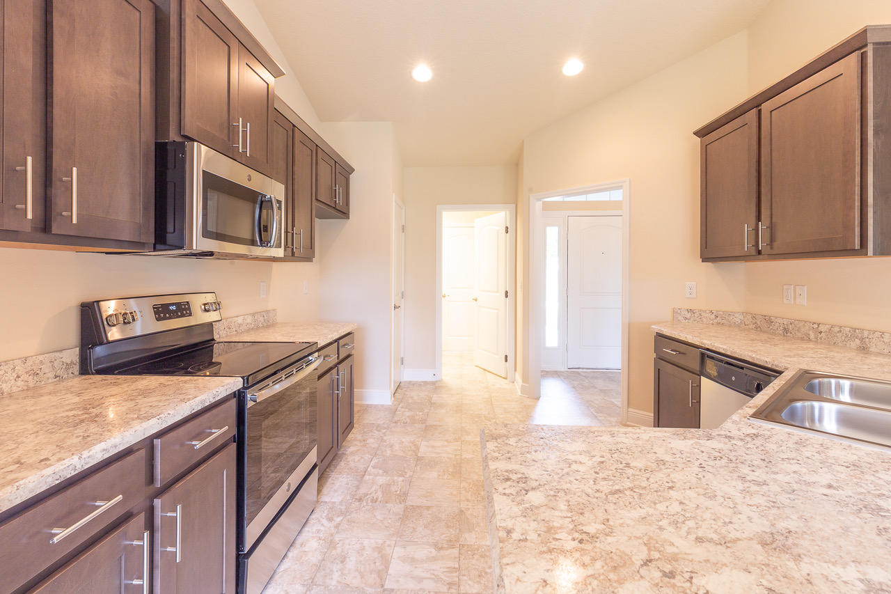 5612 Raintree Trail Fort Pierce, FL 34982 - Photo 3 of 13 1755 1422 Sudder kitchen