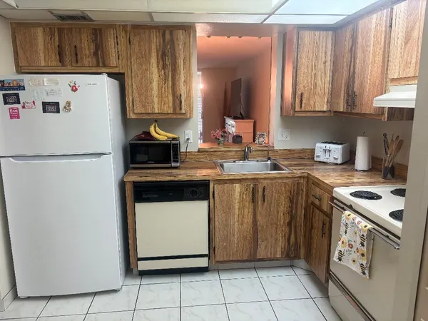 $114,900 | 7561 Northwest 1st Street, Unit 207, Margate, FL 33063