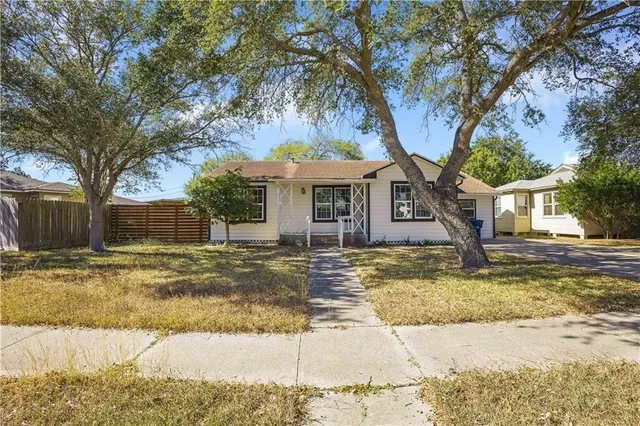 $2,000 | 650 Mc Clendon Street, Corpus Christi, TX 78404