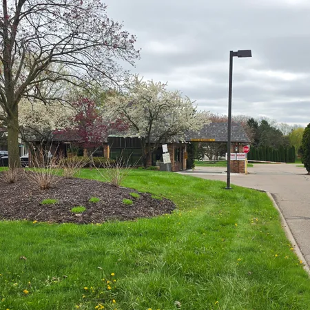 $575,000 | 30129 Deer Run, Farmington Hills, MI 48331