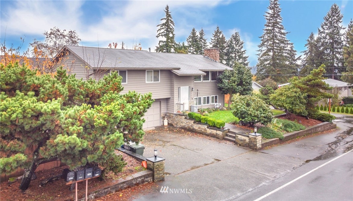 2003 Northeast 16th Street Renton, WA 98056 - Photo 2 of 35