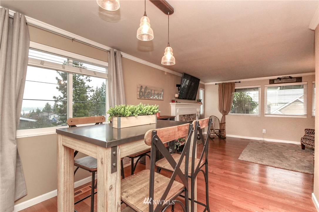 2003 Northeast 16th Street Renton, WA 98056 - Photo 12 of 35