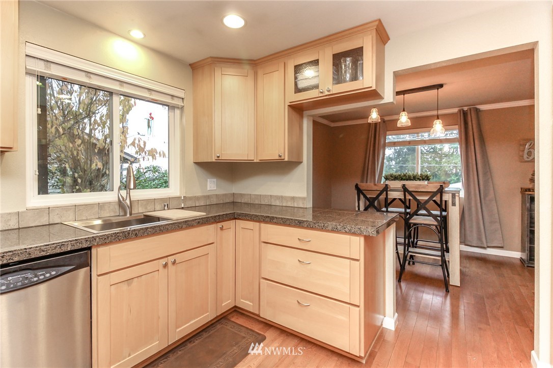 2003 Northeast 16th Street Renton, WA 98056 - Photo 7 of 35