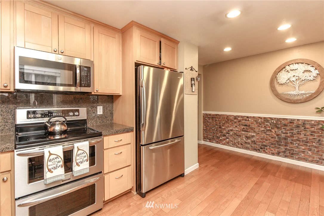 2003 Northeast 16th Street Renton, WA 98056 - Photo 9 of 35