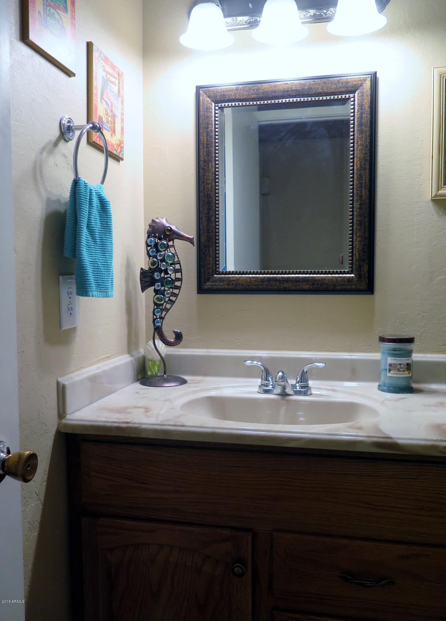 3219 West Shangri-la Road Phoenix, AZ 85029 - Photo 20 of 31 Guestbath