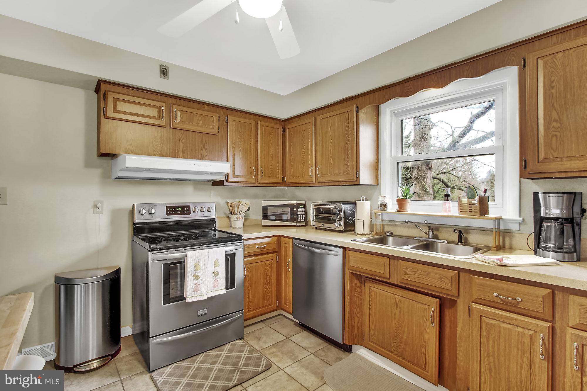 1860 Lilac Road York, PA 17408 - Photo 4 of 25