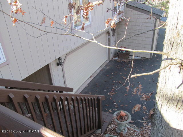 330 Canterbury Road Bushkill, PA 18324 - Photo 3 of 22 a view of entryway