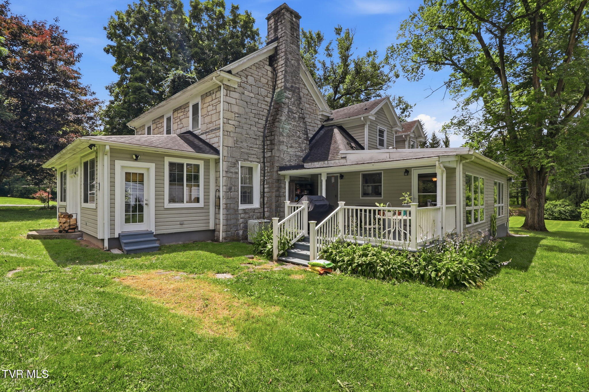 7500 Pounding Mill Branch Road Tazewell, VA 24651 - Photo 2 of 61 2