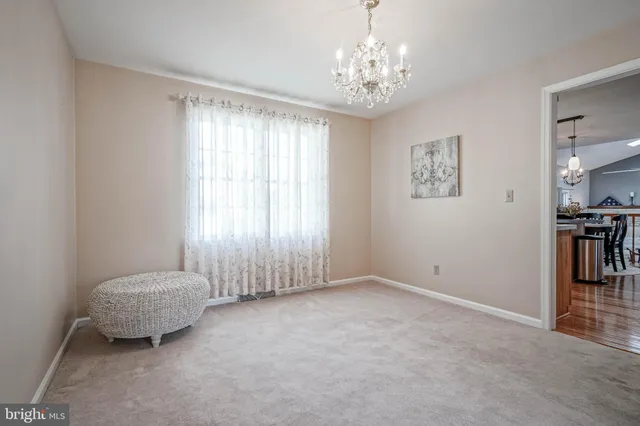 a view of entryway with livingroom