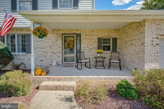 a view of house with outdoor seating space