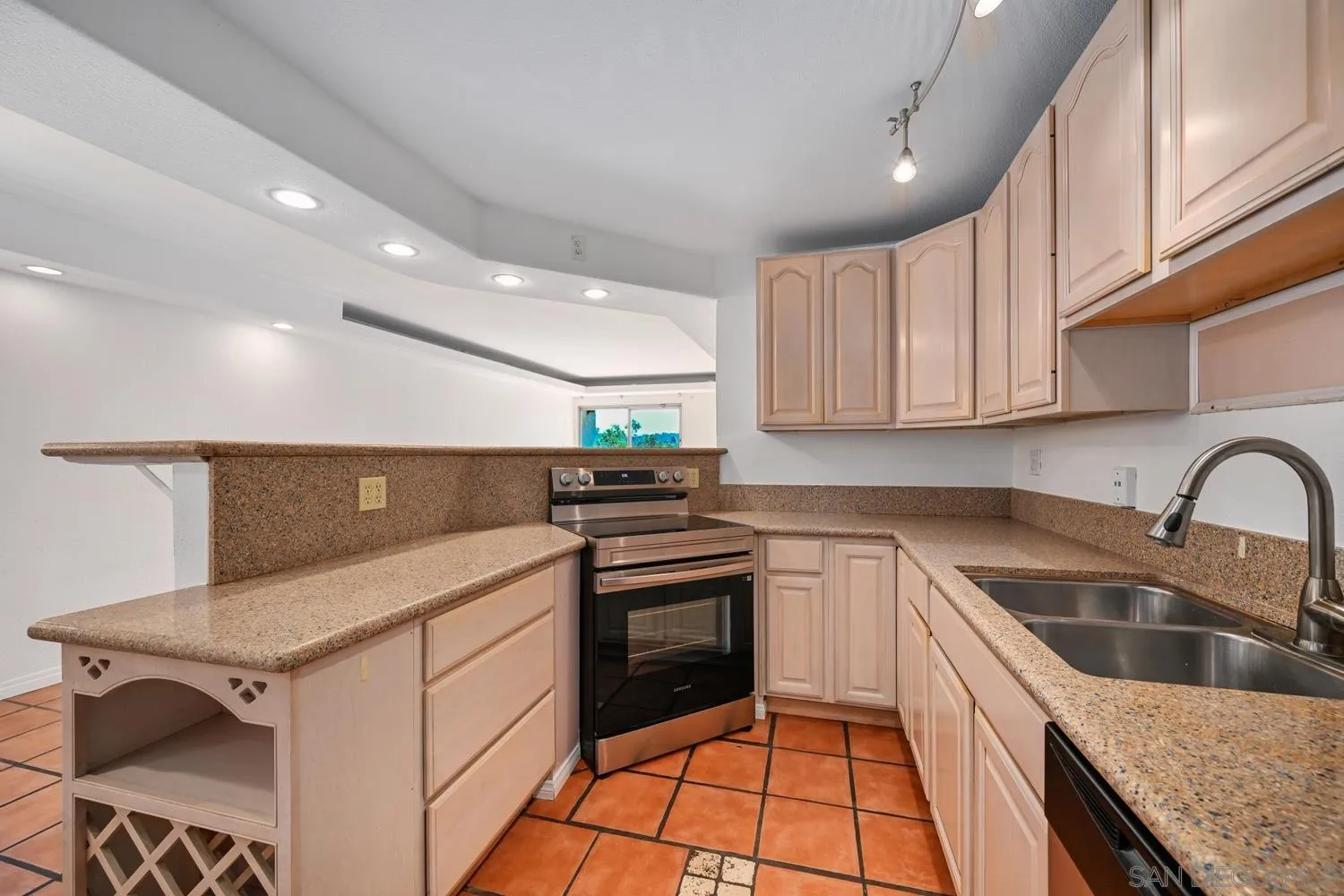 6255 Rancho Mission Road, Unit 101 San Diego, CA 92108 - Photo 6 of 18 Gallery Image 6