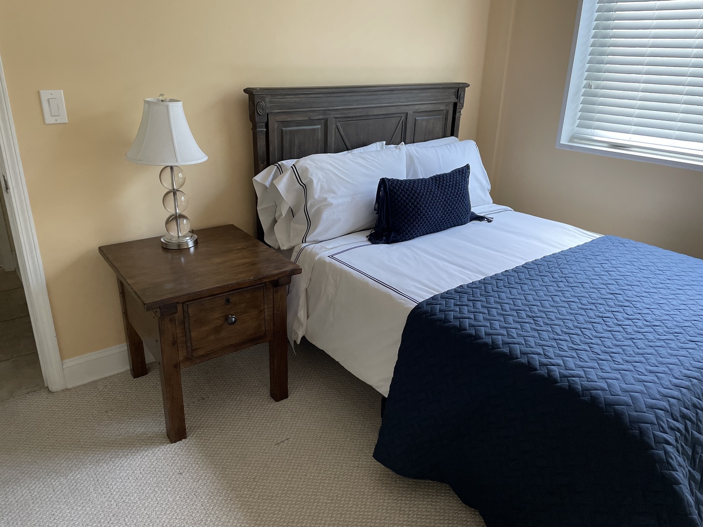 2801 West Ardmore Avenue, Unit 1A Chicago, IL 60659 - Photo 12 of 12 a bedroom with a bed and a window