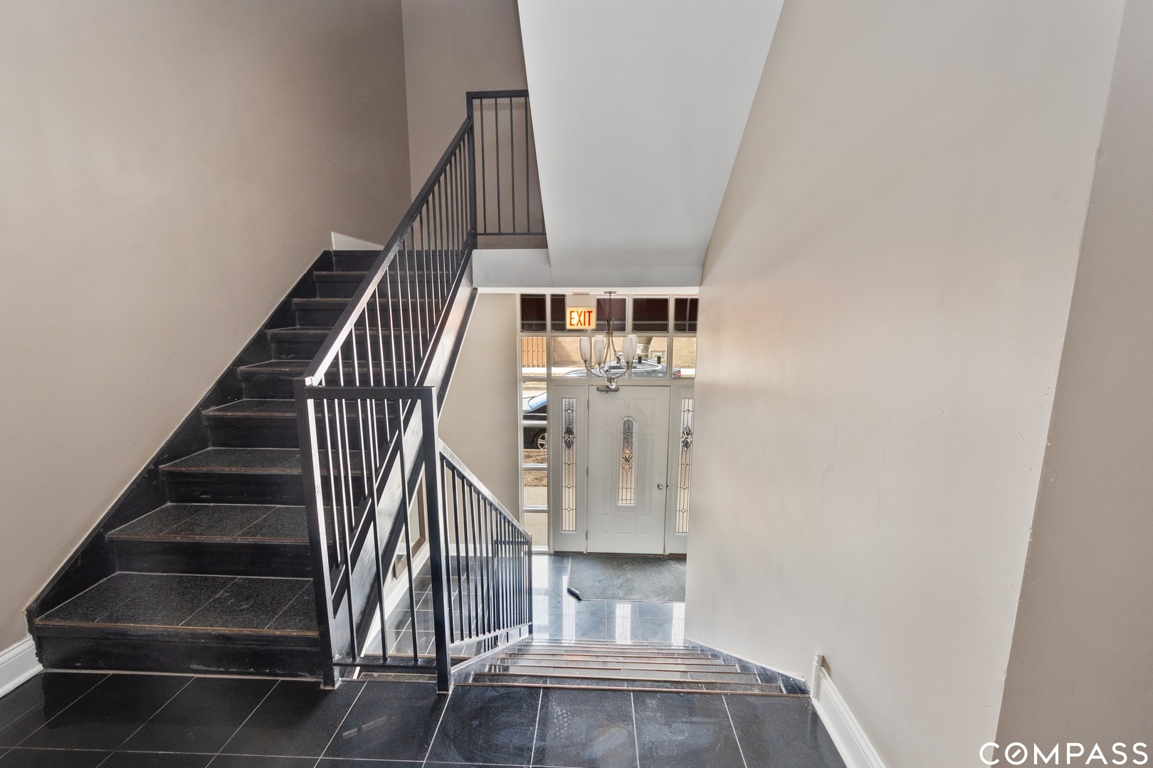 2801 West Ardmore Avenue, Unit 1A Chicago, IL 60659 - Photo 3 of 12 a view of entryway and hall