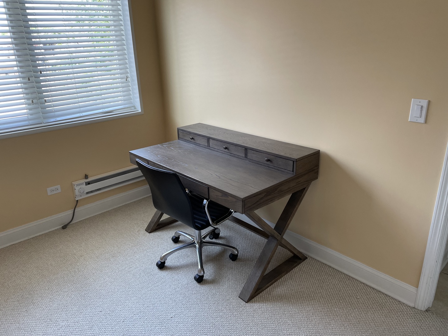 2801 West Ardmore Avenue, Unit 1A Chicago, IL 60659 - Photo 8 of 12 a view of a workspace with a window