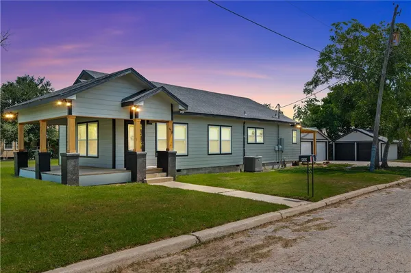 $298,900 | 410 East Lott Street, Beeville, TX 78102