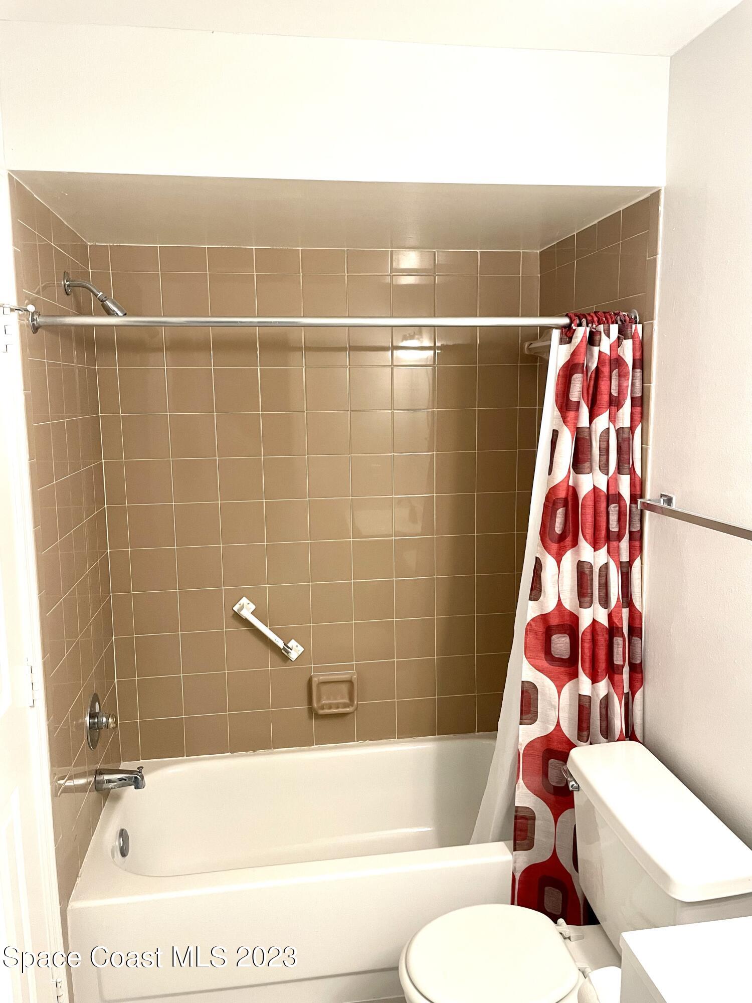 179 Shell Place, Unit 36 Rockledge, FL 32955 - Photo 13 of 20 a bathroom with a bathtub and toilet