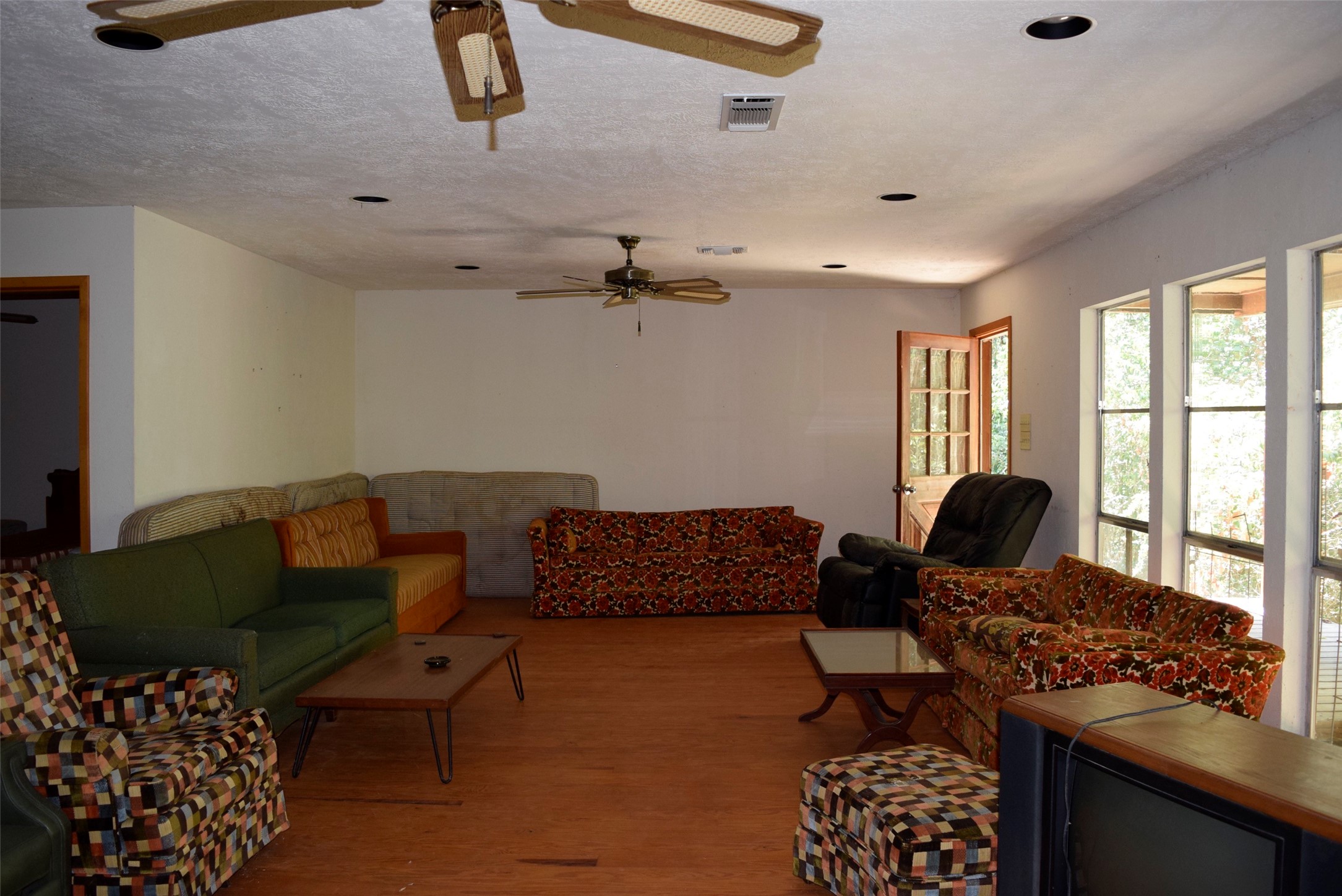 732 River Road Goodrich, TX 77335 - Photo 12 of 20 a living room with furniture and a window