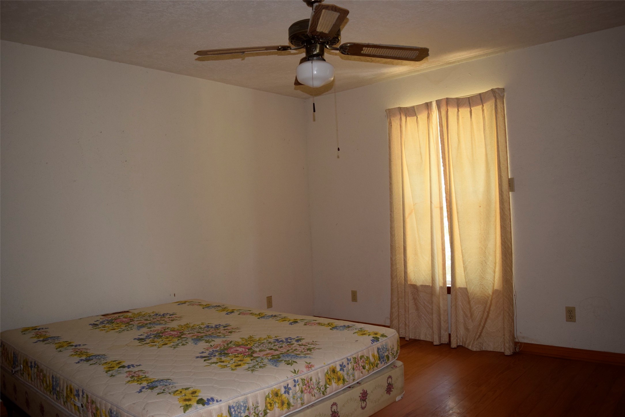 732 River Road Goodrich, TX 77335 - Photo 14 of 20 a bedroom with a bed and a window