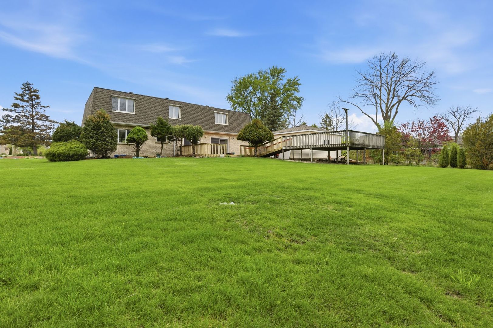 1735 Larson Lane Roselle, IL 60172 - Photo 27 of 35