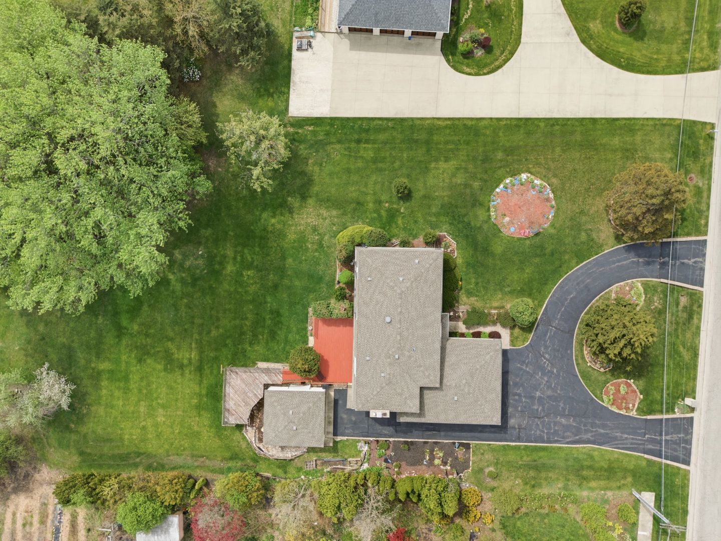 1735 Larson Lane Roselle, IL 60172 - Photo 28 of 35 an aerial view of a house with outdoor space and swimming pool