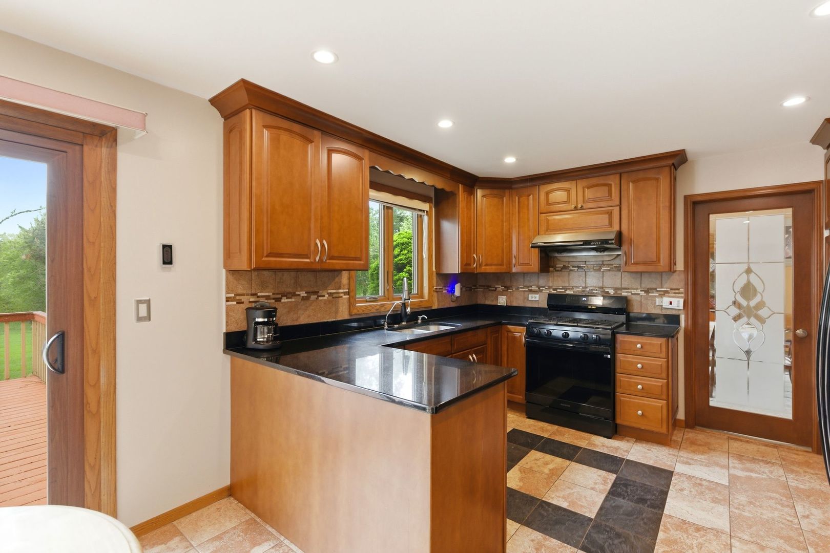 1735 Larson Lane Roselle, IL 60172 - Photo 3 of 35