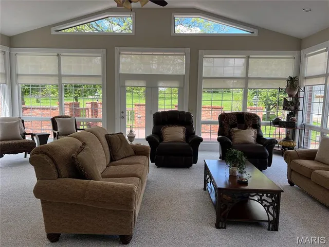 $625,000 | 216 Coach Road, Lebanon, MO 65536