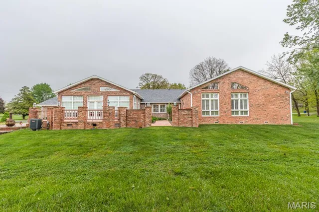 $625,000 | 216 Coach Road, Lebanon, MO 65536