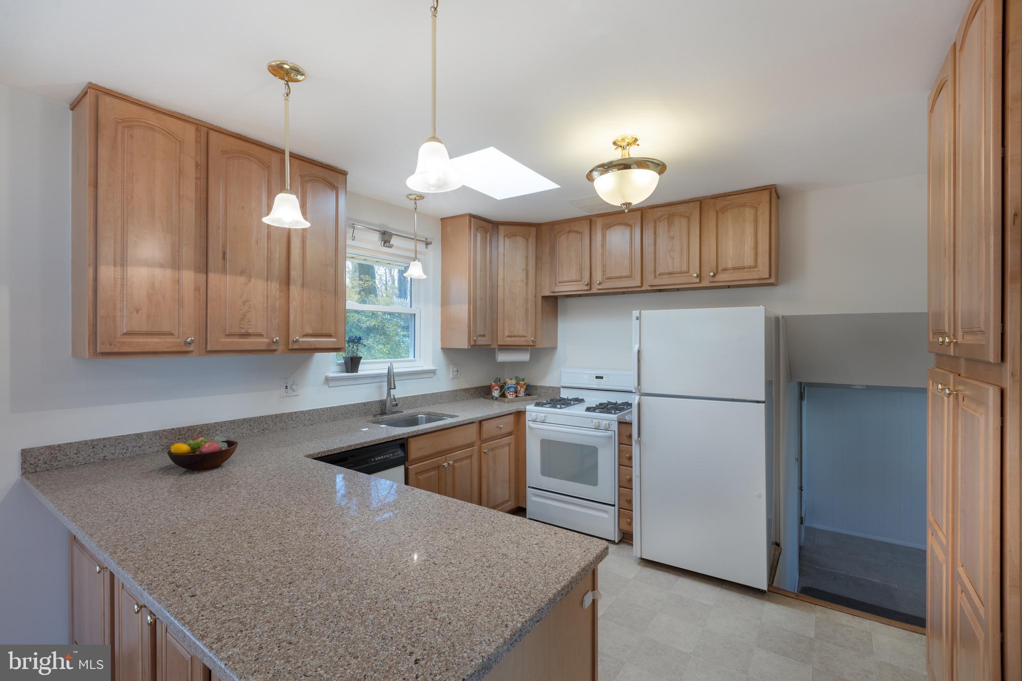 7414 Gary Street Springfield, VA 22150 - Photo 12 of 34 kitchen