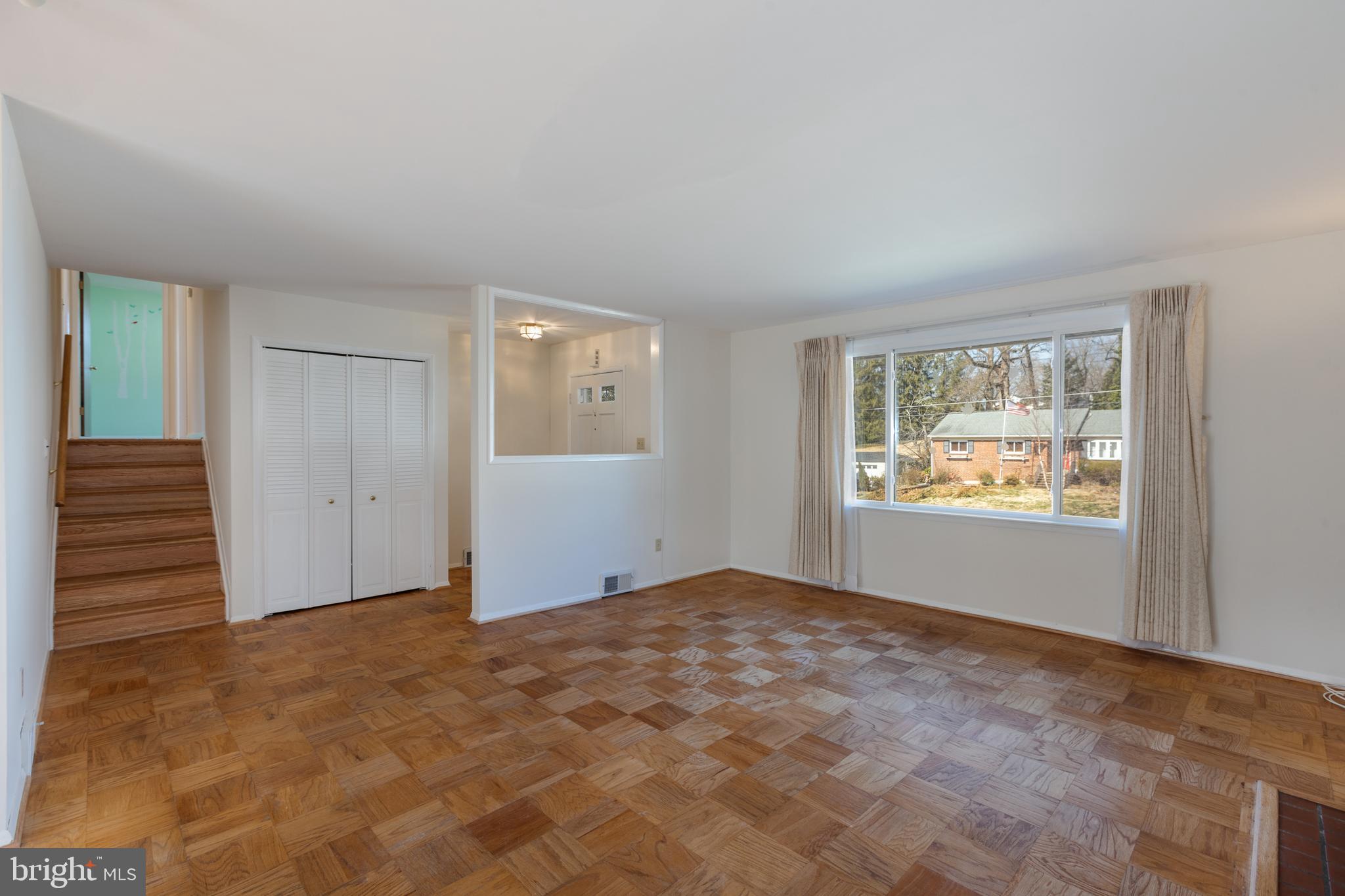 7414 Gary Street Springfield, VA 22150 - Photo 5 of 34 living room