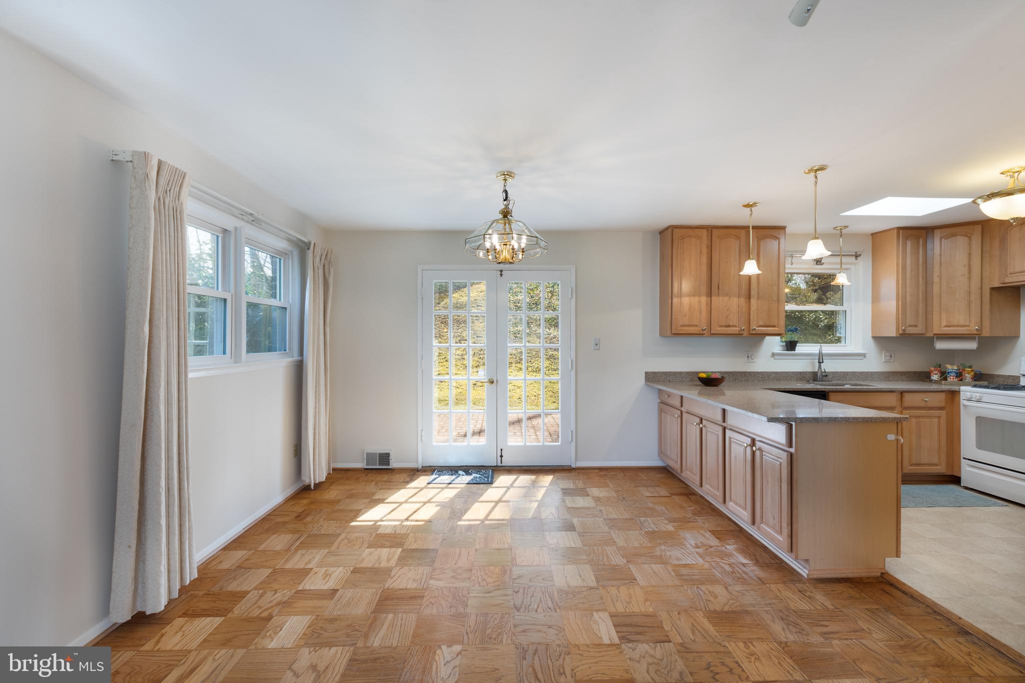 7414 Gary Street Springfield, VA 22150 - Photo 8 of 34 dining area