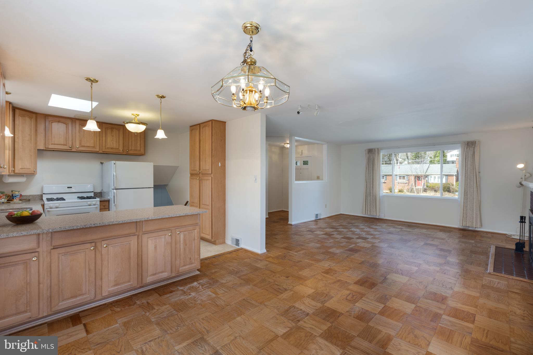 7414 Gary Street Springfield, VA 22150 - Photo 10 of 34 looking to living room