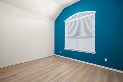 a view of empty room with window