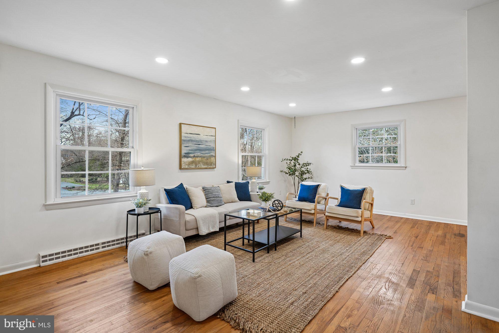 4 Walnut Hill Road La Plata, MD 20646 - Photo 7 of 30 Living Room