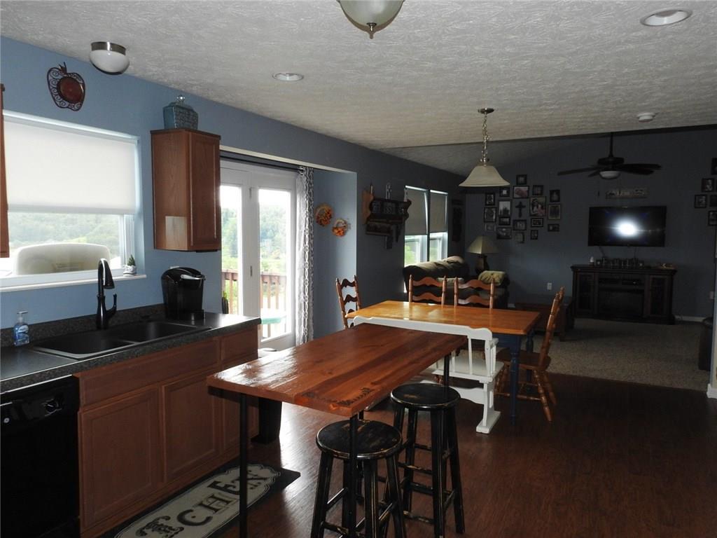 409 Summit Court Houston, PA 15342 - Photo 3 of 25