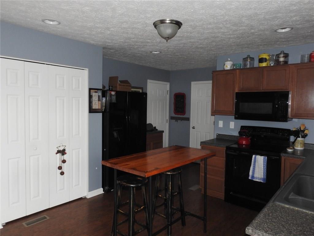 409 Summit Court Houston, PA 15342 - Photo 5 of 25