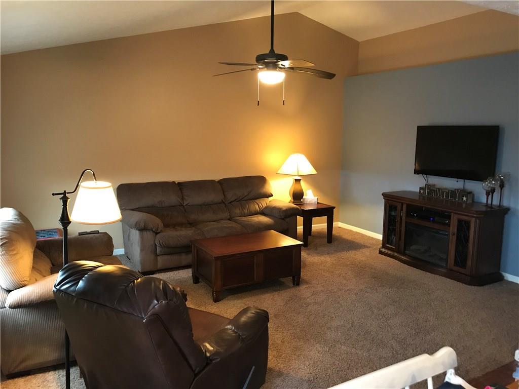 409 Summit Court Houston, PA 15342 - Photo 8 of 25