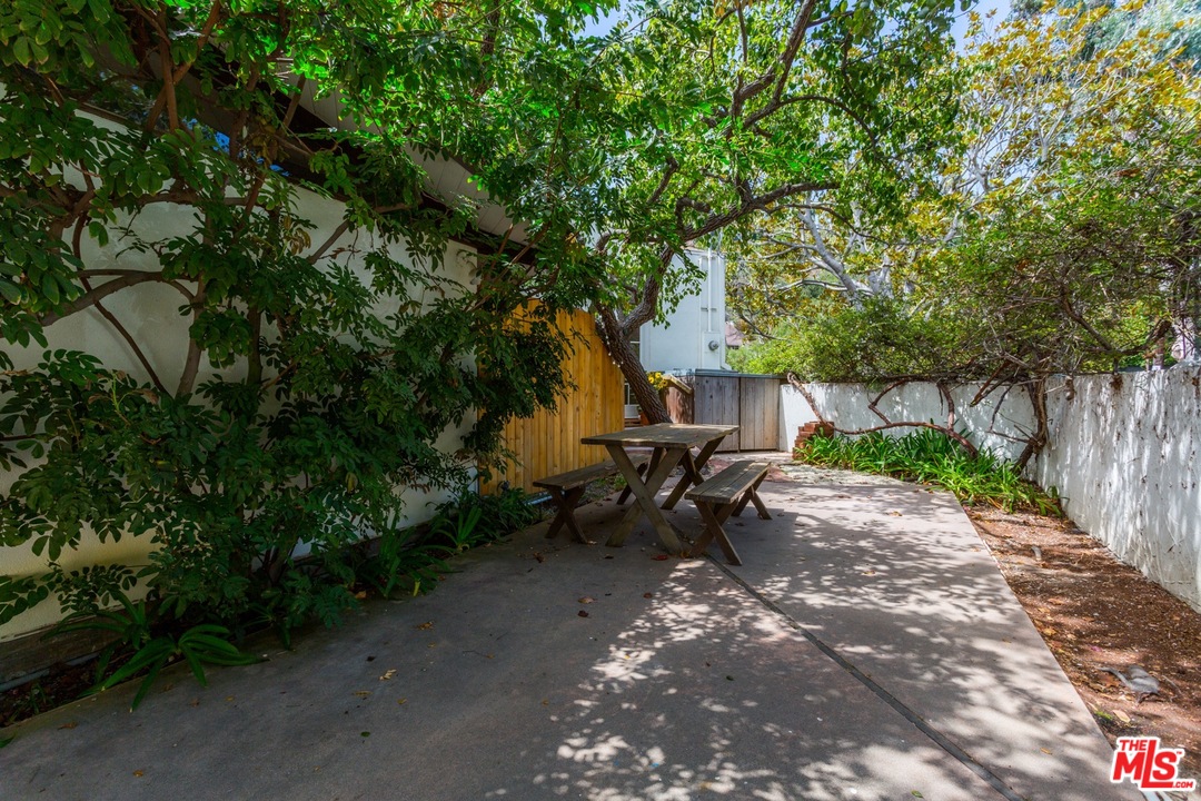 471 Sycamore Road Santa Monica, CA 90402 - Photo 22 of 23