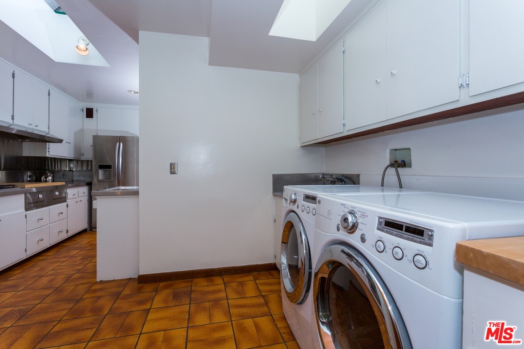 471 Sycamore Road Santa Monica, CA 90402 - Photo 8 of 23