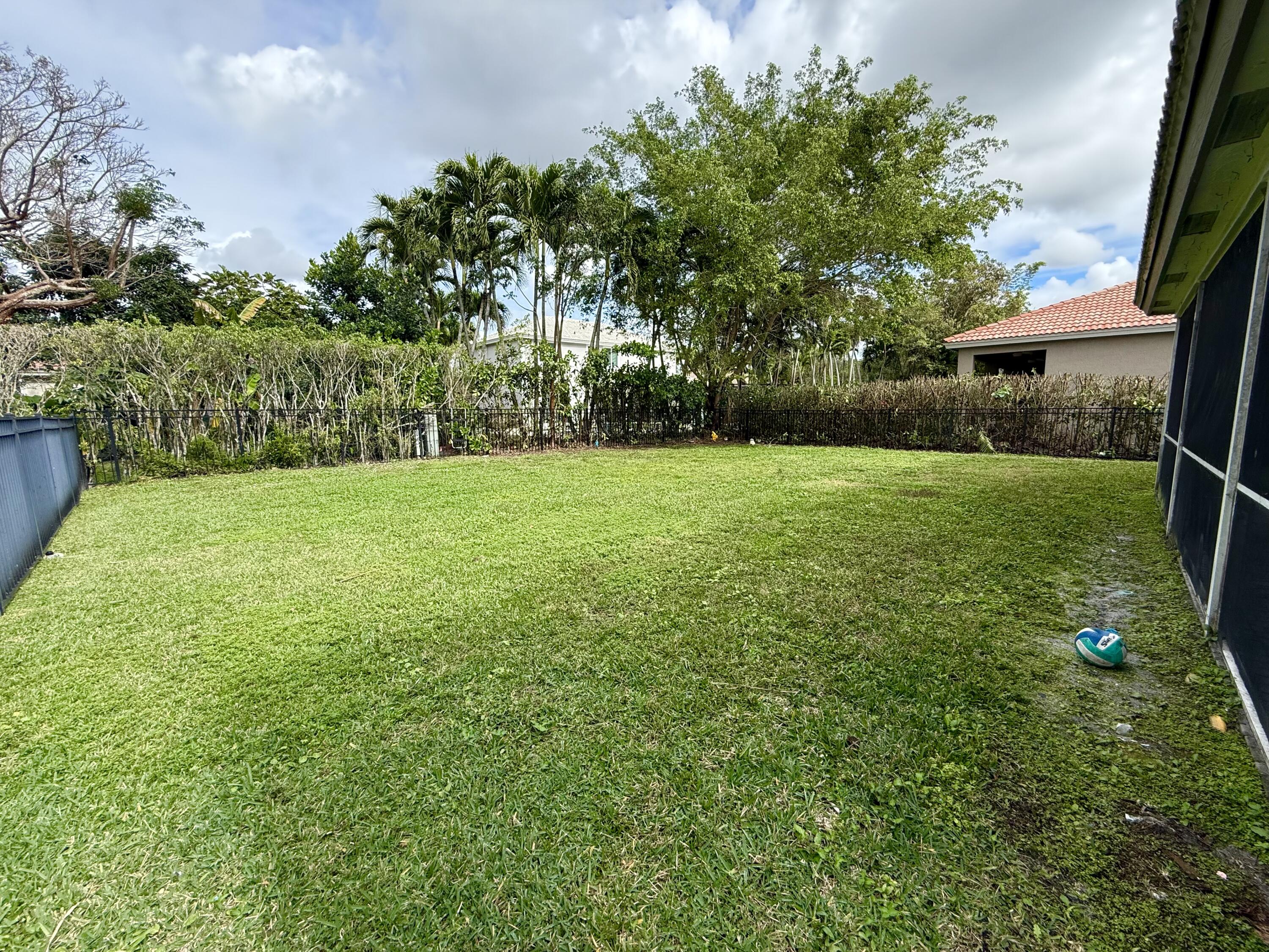 12902 Hyland Circle Boca Raton, FL 33428 - Photo 3 of 46 Oversized Fenced Yard