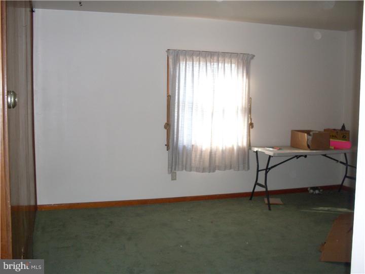155 Ridge Boulevard Brookhaven, PA 19015 - Photo 5 of 12 Living Room
