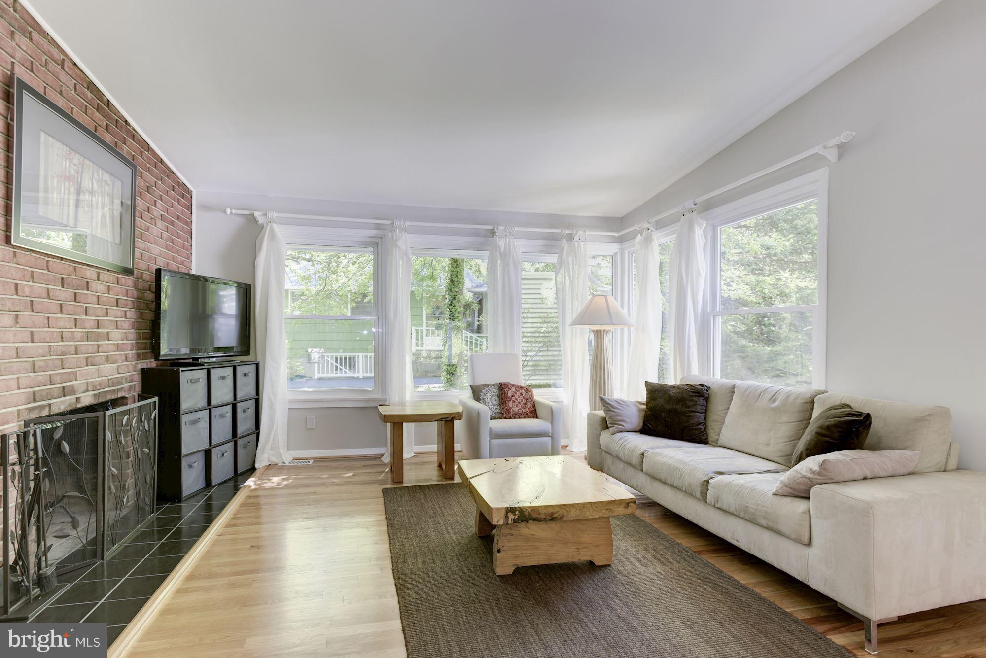 7027 Oak Ridge Road Falls Church, VA 22042 - Photo 4 of 30 Living Room
