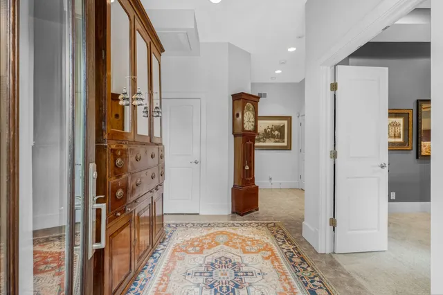 a view of livingroom with furniture