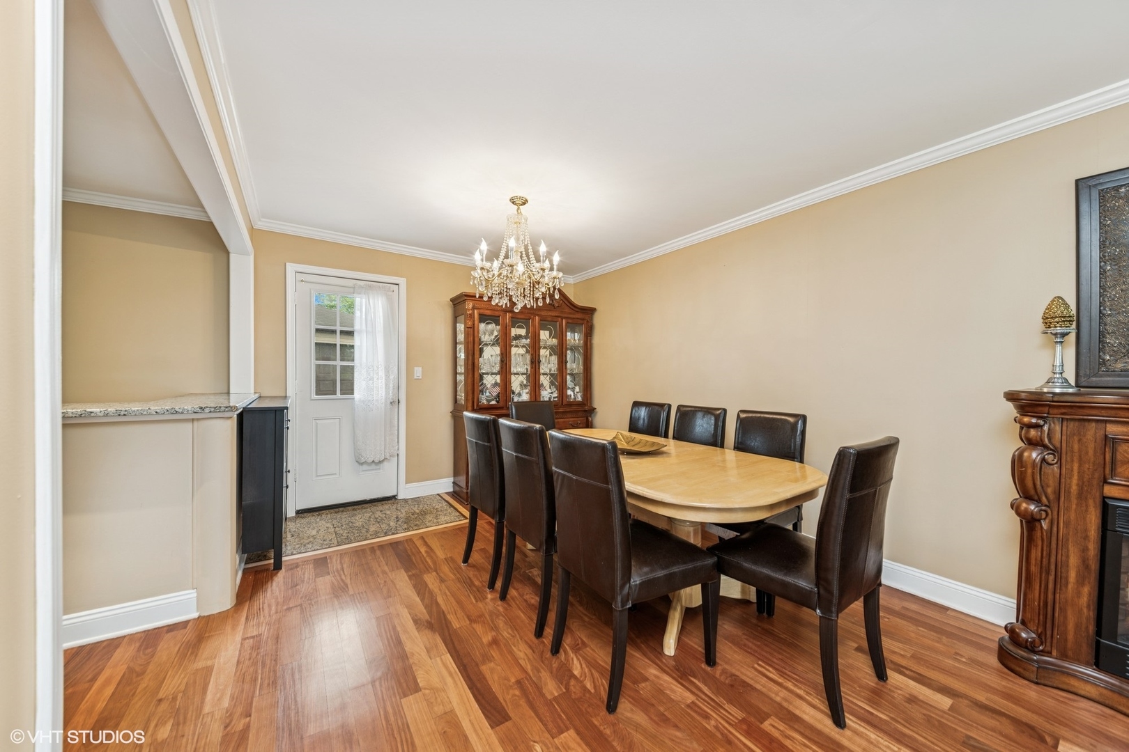 320 Pleasant Street Hoffman Estates, IL 60169 - Photo 3 of 21