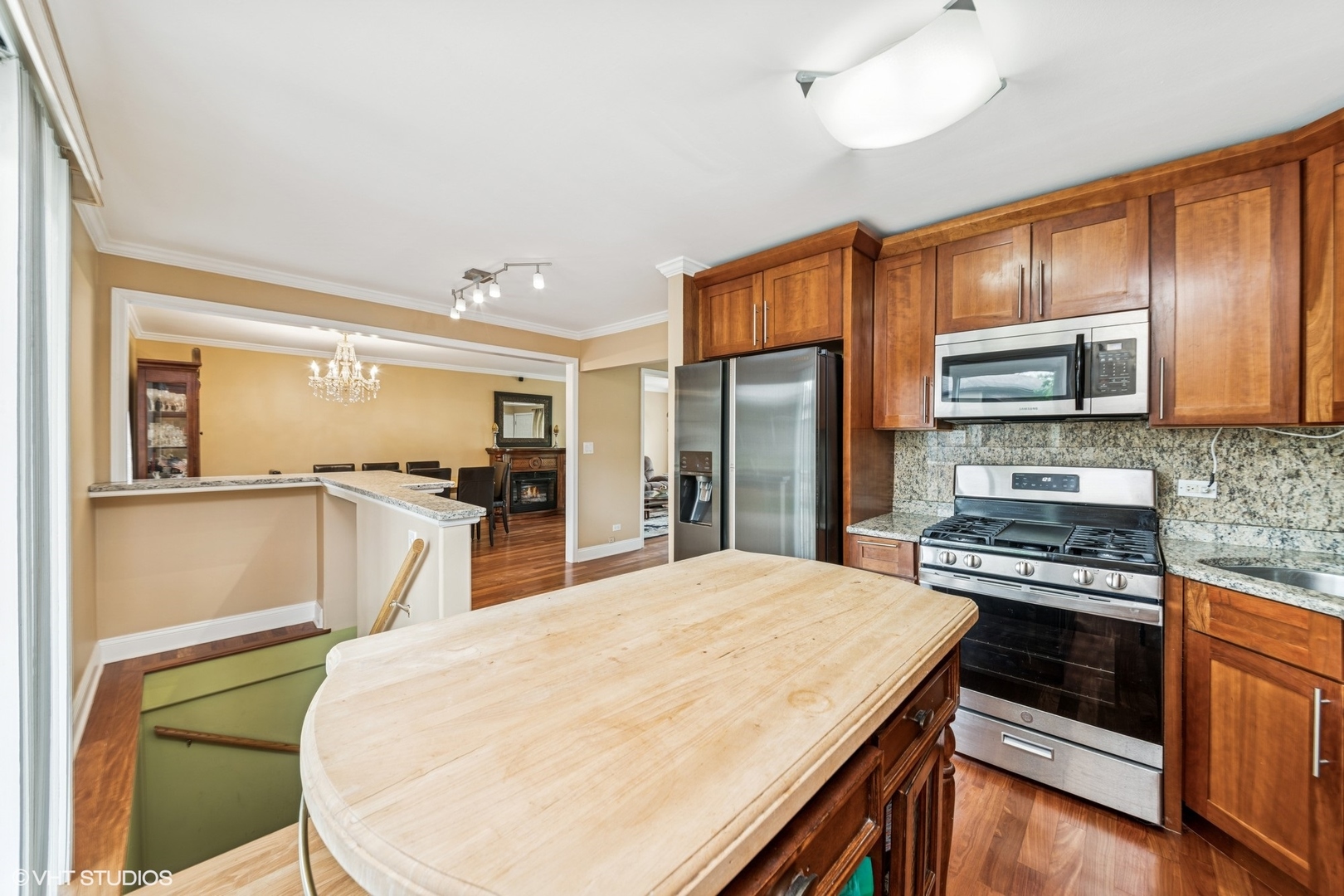 320 Pleasant Street Hoffman Estates, IL 60169 - Photo 6 of 21