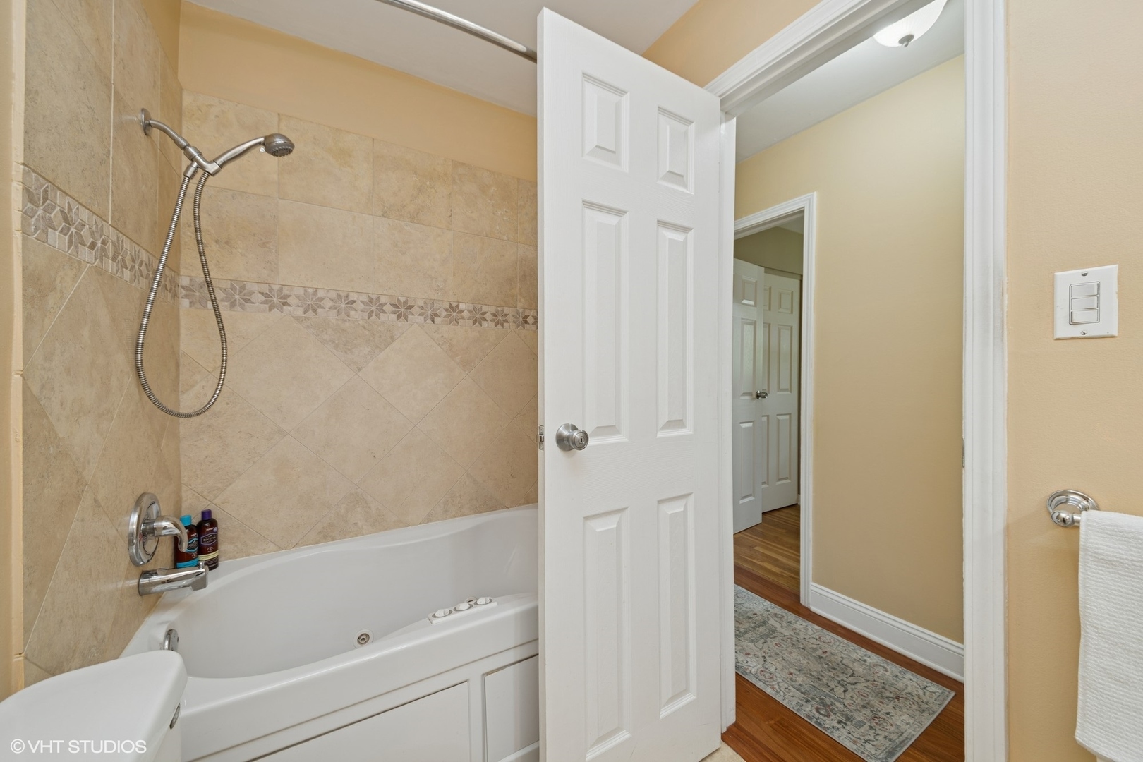 320 Pleasant Street Hoffman Estates, IL 60169 - Photo 9 of 21