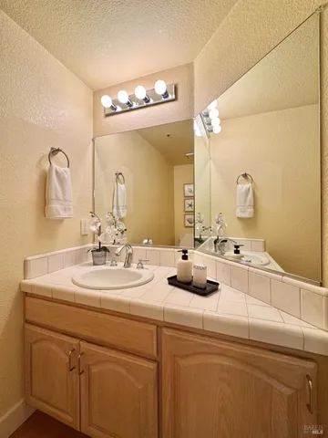 $1,147,000 | 33 Cove Court, Napa, CA 94559