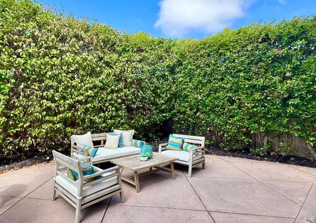 $1,147,000 | 33 Cove Court, Napa, CA 94559