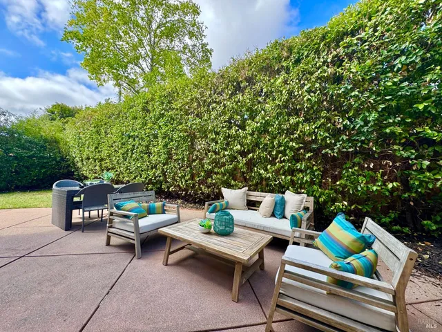 $1,147,000 | 33 Cove Court, Napa, CA 94559